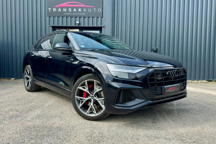 AUDI Q8